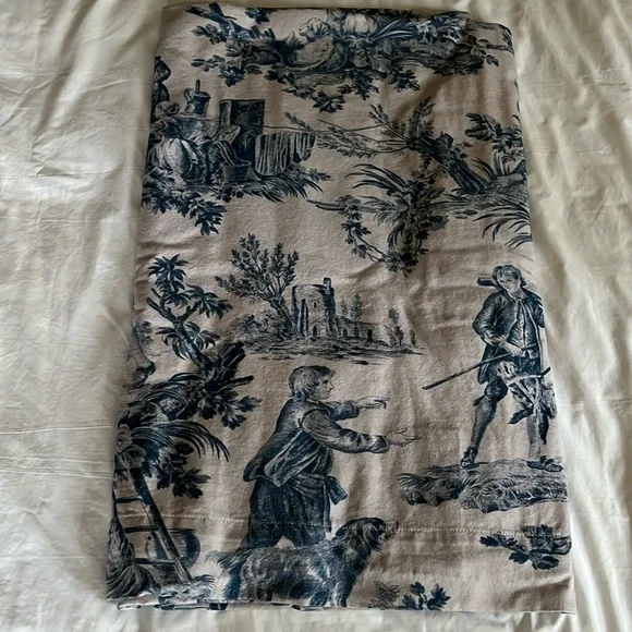 Toile Maison d’ Hermine drapes pair with pillow covers - Picture 2 of 7